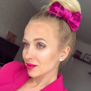 hot pink bow